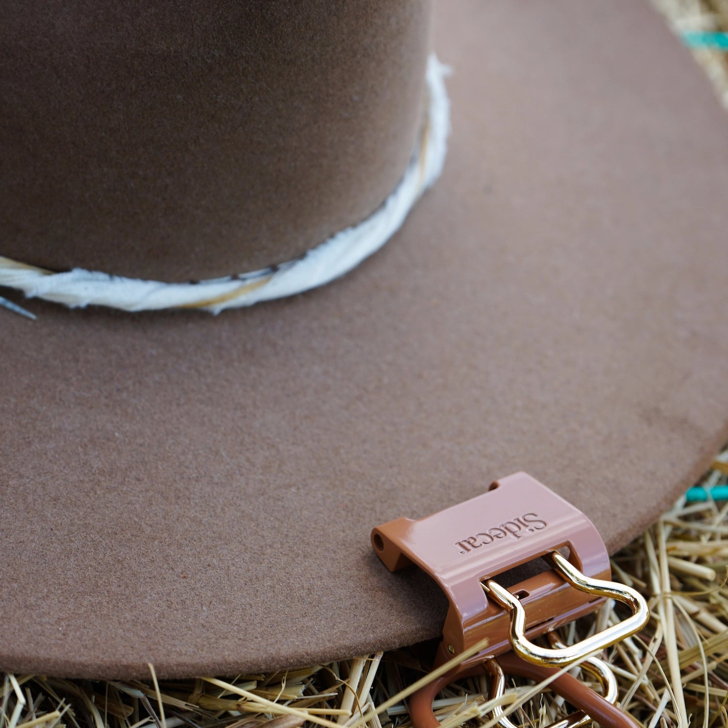 Mocha Duo Set on hat

Sidecar Mocha Duo Set with 14K Gold Hardware. Close-up of oval hinge clasp and patented hat-safe tension system. Sidecar Duo Set.